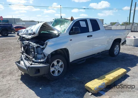 2019 Toyota Tundra Sr 5.7L V8 z USA, uszkodzony, nr VIN 5TFUY5F19KX801138